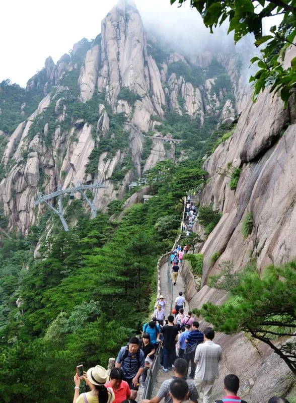 点亮黄山的冬天。这篇文章足够你冬天游黄山了！