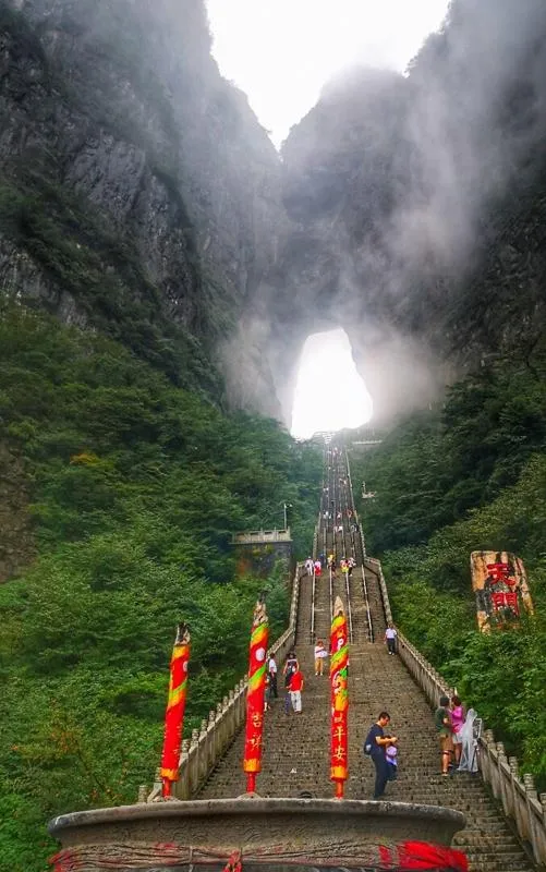 张家界至凤凰古城距离及交通指南