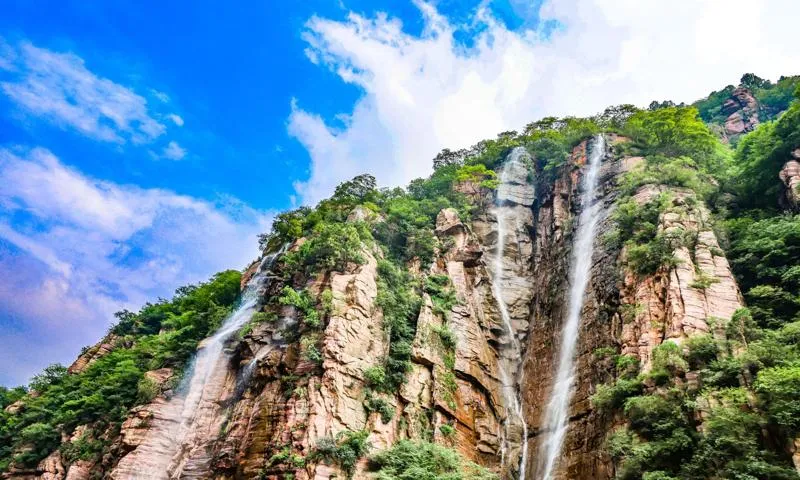 五一最热门的五个旅行地，人山人海，热闹非凡